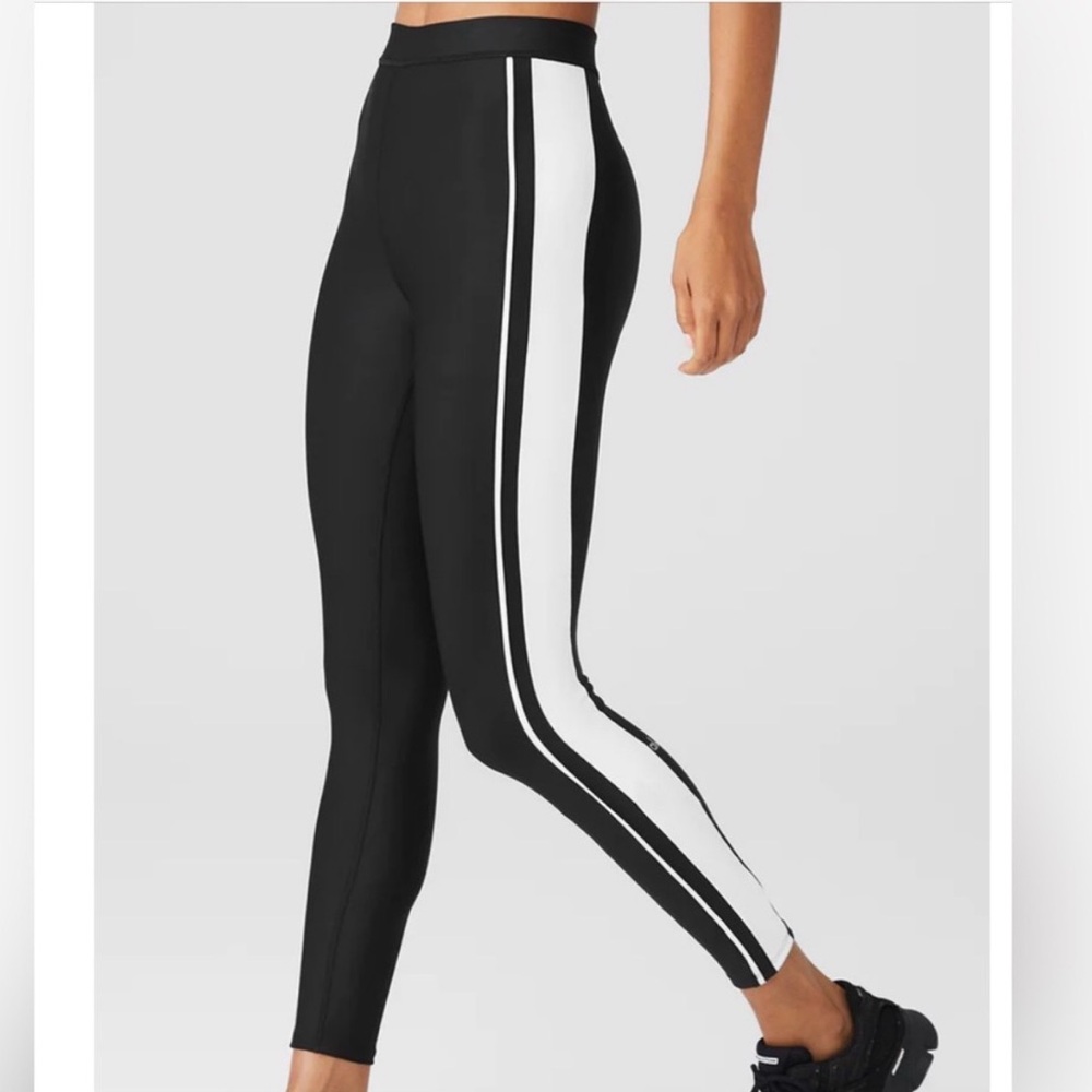 Alo Yoga Airlift High-Waist 7/8 Car Club Legging Black White XS